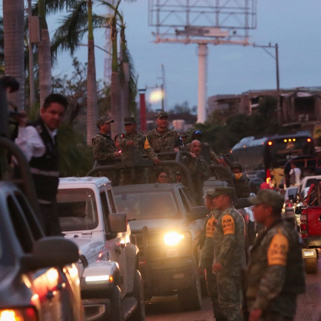 Militares a su arribo al puerto de Acapulco