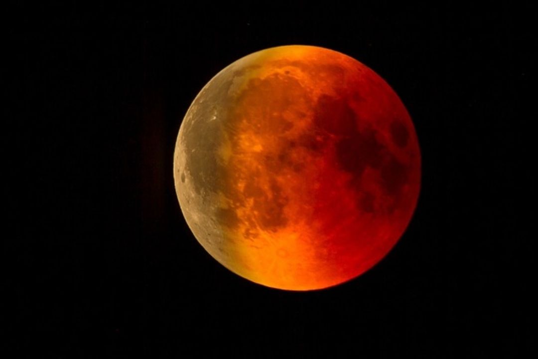 Checa en qué estados se podrá ver el eclipse lunar parcial 2023 en México