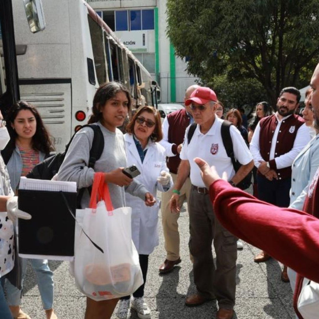 Estudiantes del IPN y UNAM que Estaban Varados en Acapulco Regresan con ...
