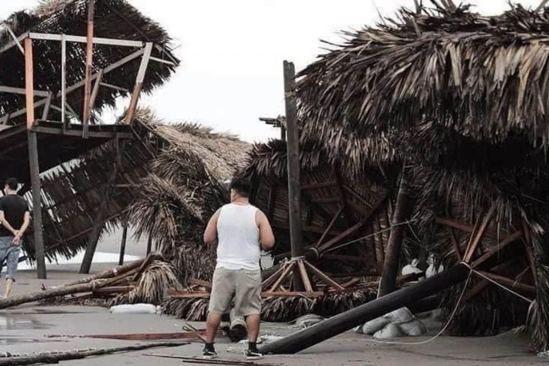 Voluntarios preparan algunas despensas que serán enviadas al puerto de Acapulco, aquí te decimos con qué productos puedes ayudar a las personas afectadas por Otis