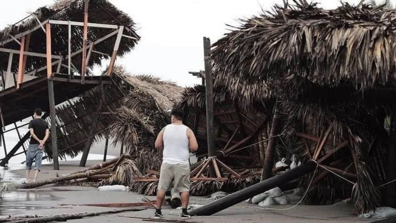 Voluntarios preparan algunas despensas que serán enviadas al puerto de Acapulco, aquí te decimos con qué productos puedes ayudar a las personas afectadas por Otis