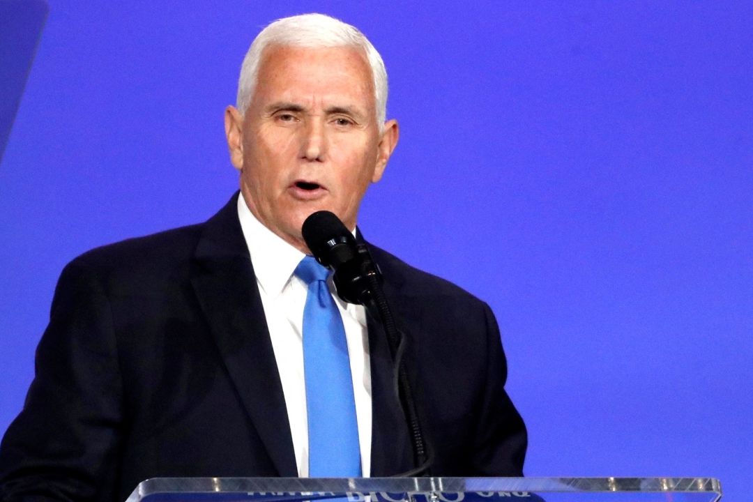 Con la salida de Pence, Trump deja atrás a uno de sus principales enemigos en esta contienda.