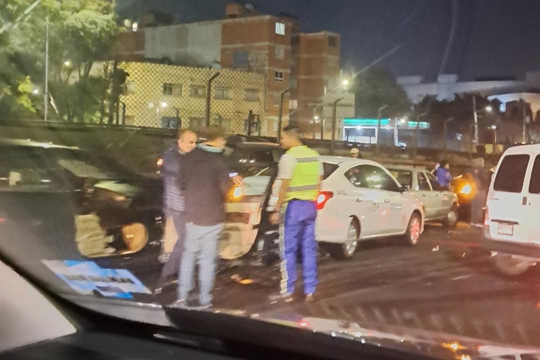 Se registra un choque múltiple en Calzada de Tlalpan y Viaducto