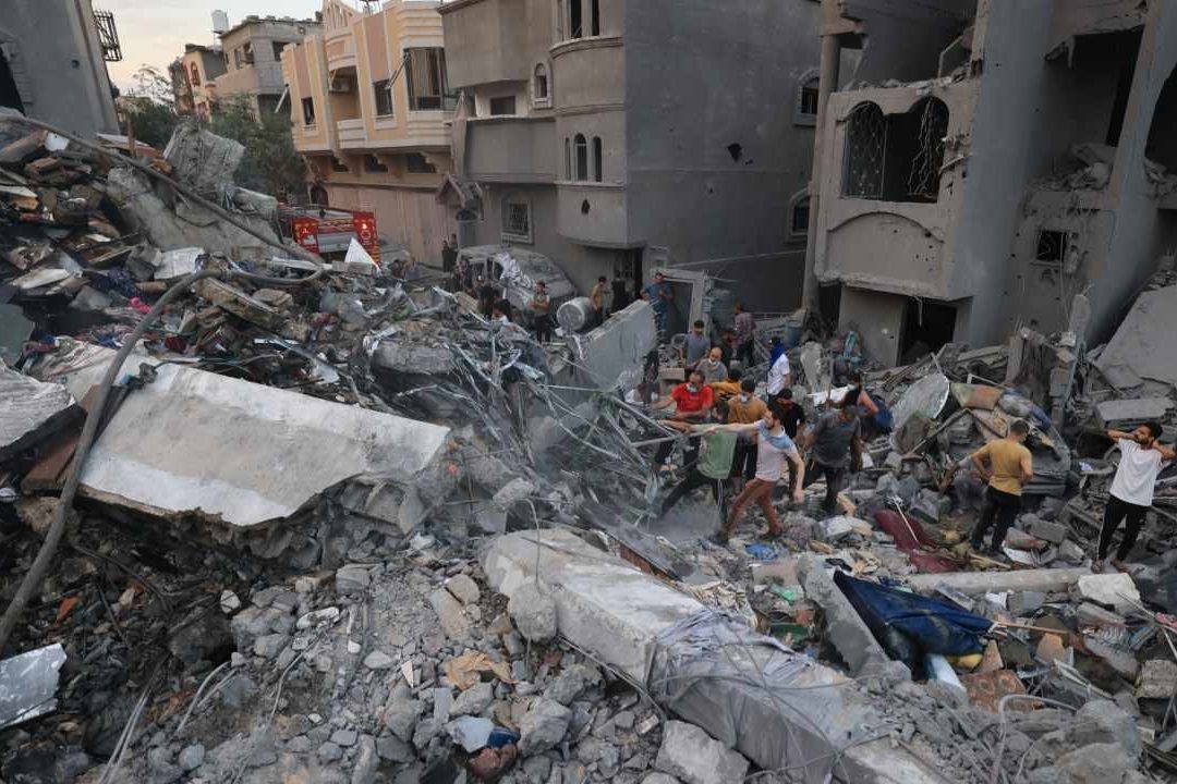 Israel Ataca Gaza por Aire y Tierra, Arrasa Campo de Refugiados