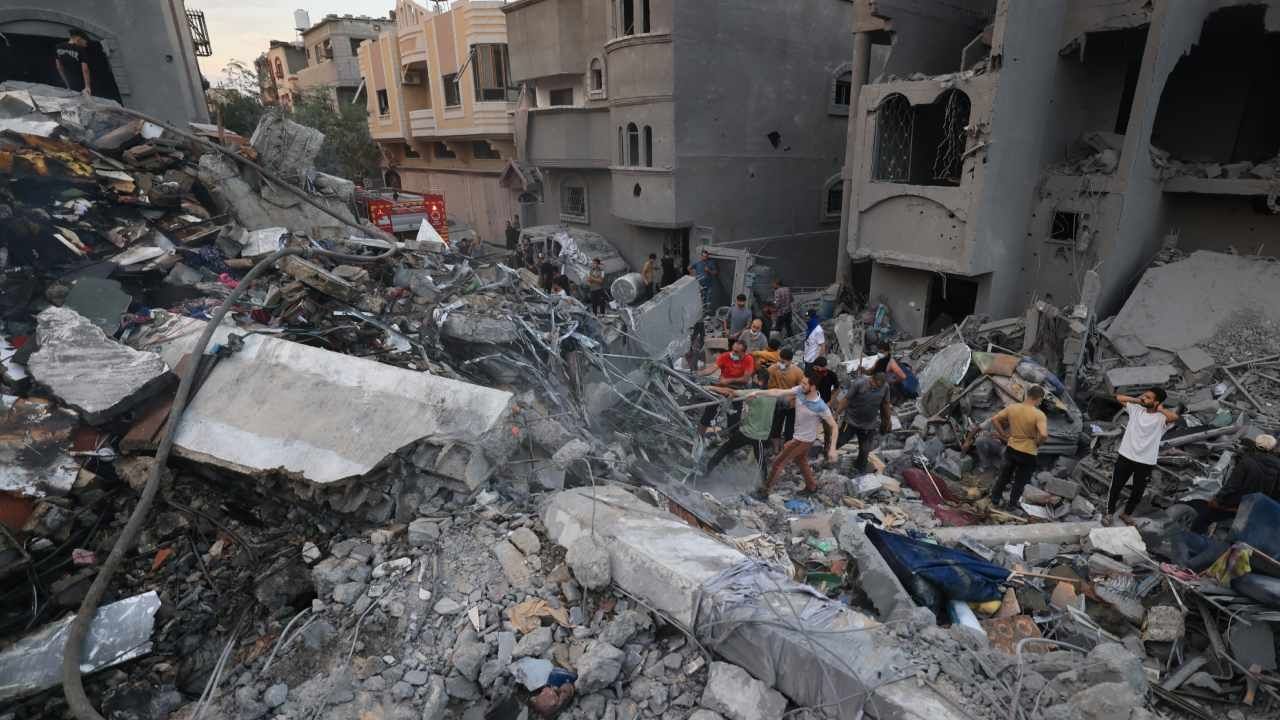 Israel Ataca Gaza por Aire y Tierra, Arrasa Campo de Refugiados