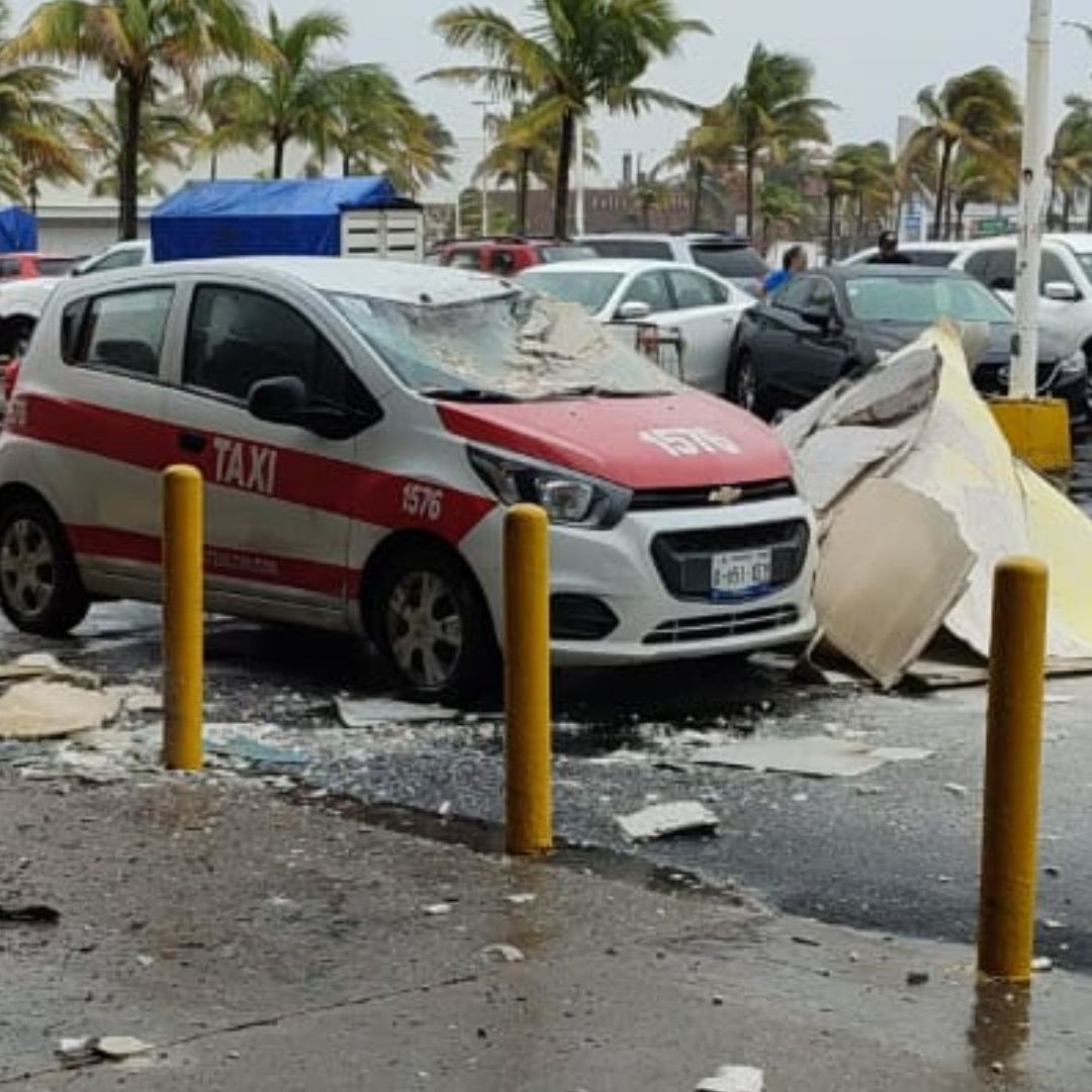 Daños materiales cuantiosos por caída de estructura por frente frío en Coatzacoalcos | Foto: Mónica Ricardez | N+