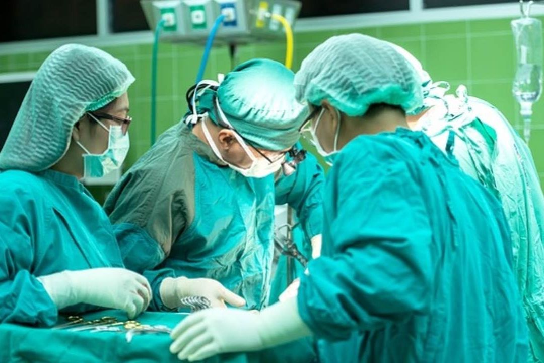 Tras someterse a un transplante de corazón de cerdo, un hombre sólo pudo vivir seis semanas más
