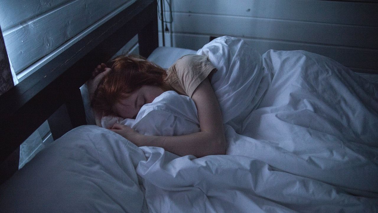 Emiten recomendaciones para evitar la parálisis del sueño o cuando "se te sube el muerto"