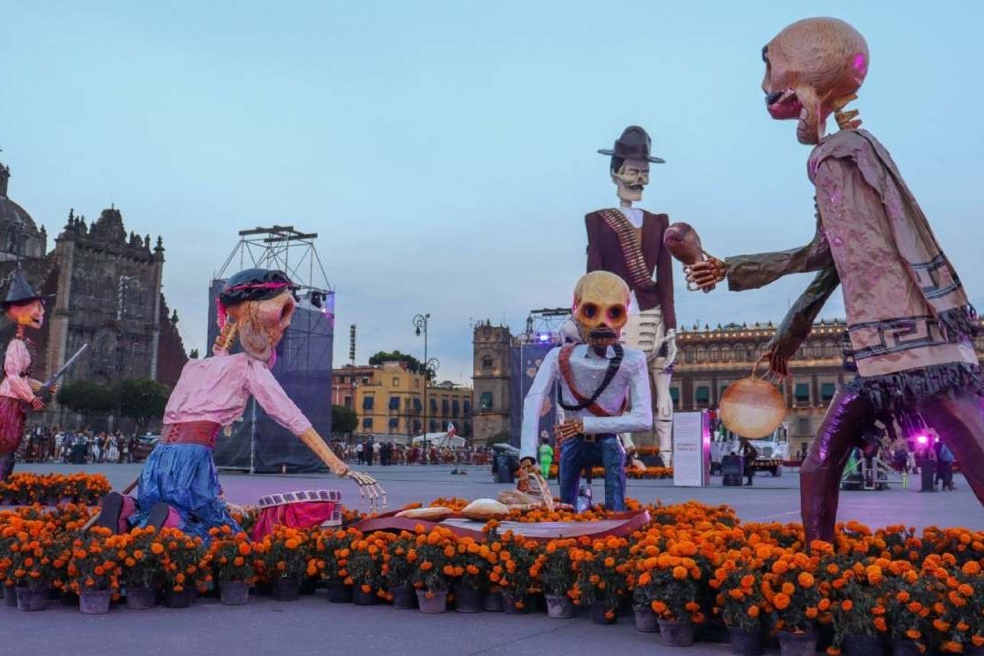 Checa cuándo quitan la ofrenda de el Día de muertos del Zócalo 2023.