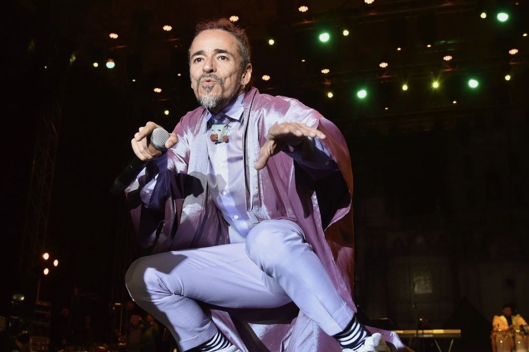 Rubén Albarrán de Café Tacvba durante un concierto