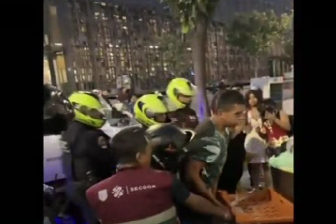 Enfrentamiento entre policías y eloteros de la Ciudad de México