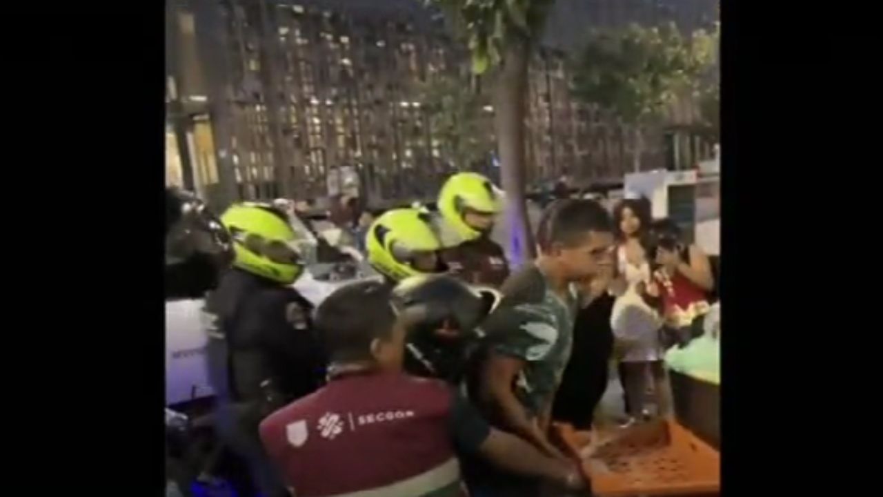Enfrentamiento entre policías y eloteros de la Ciudad de México