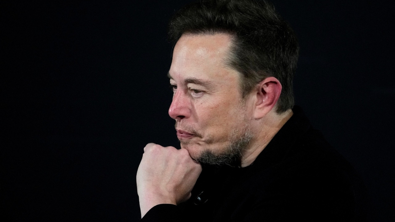 Elon Musk Presenta 'Grok', Nuevo Chatbot con IA que Se Enlaza con X