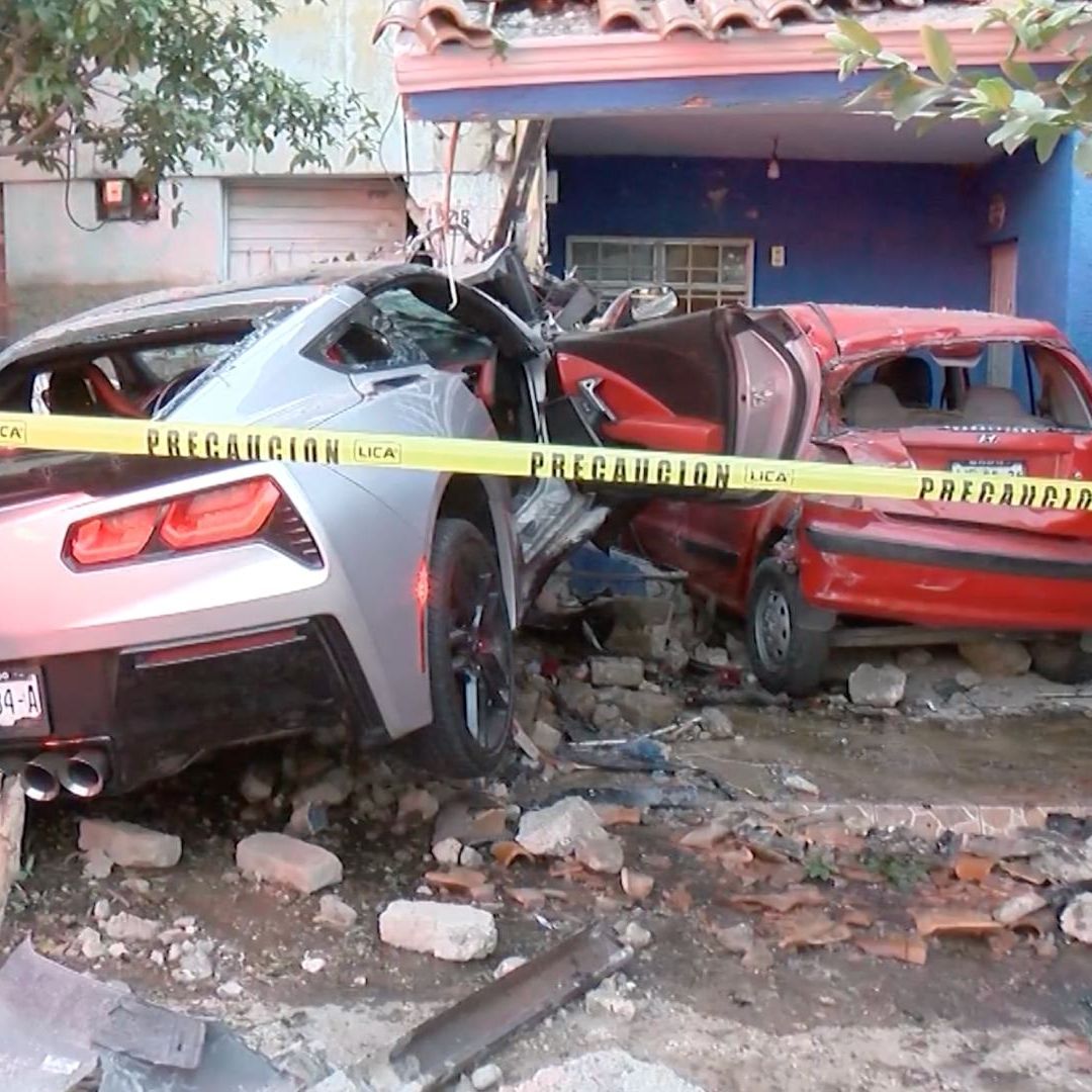 Mujer Estrella Auto de Lujo de su Expareja en Venganza por Terminarla