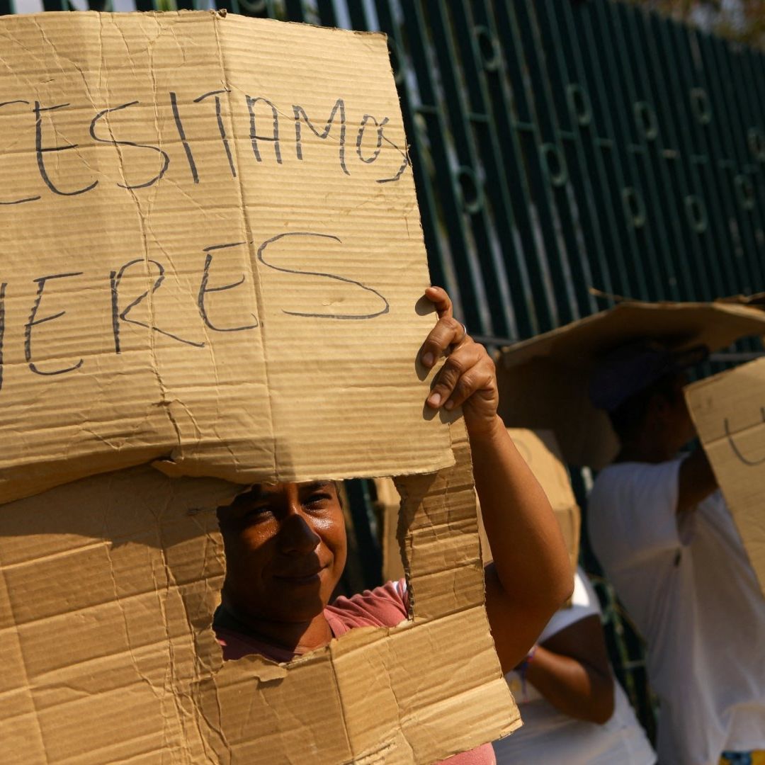 Habitantes de Guerrero solicitan víveres tras paso de Otis.