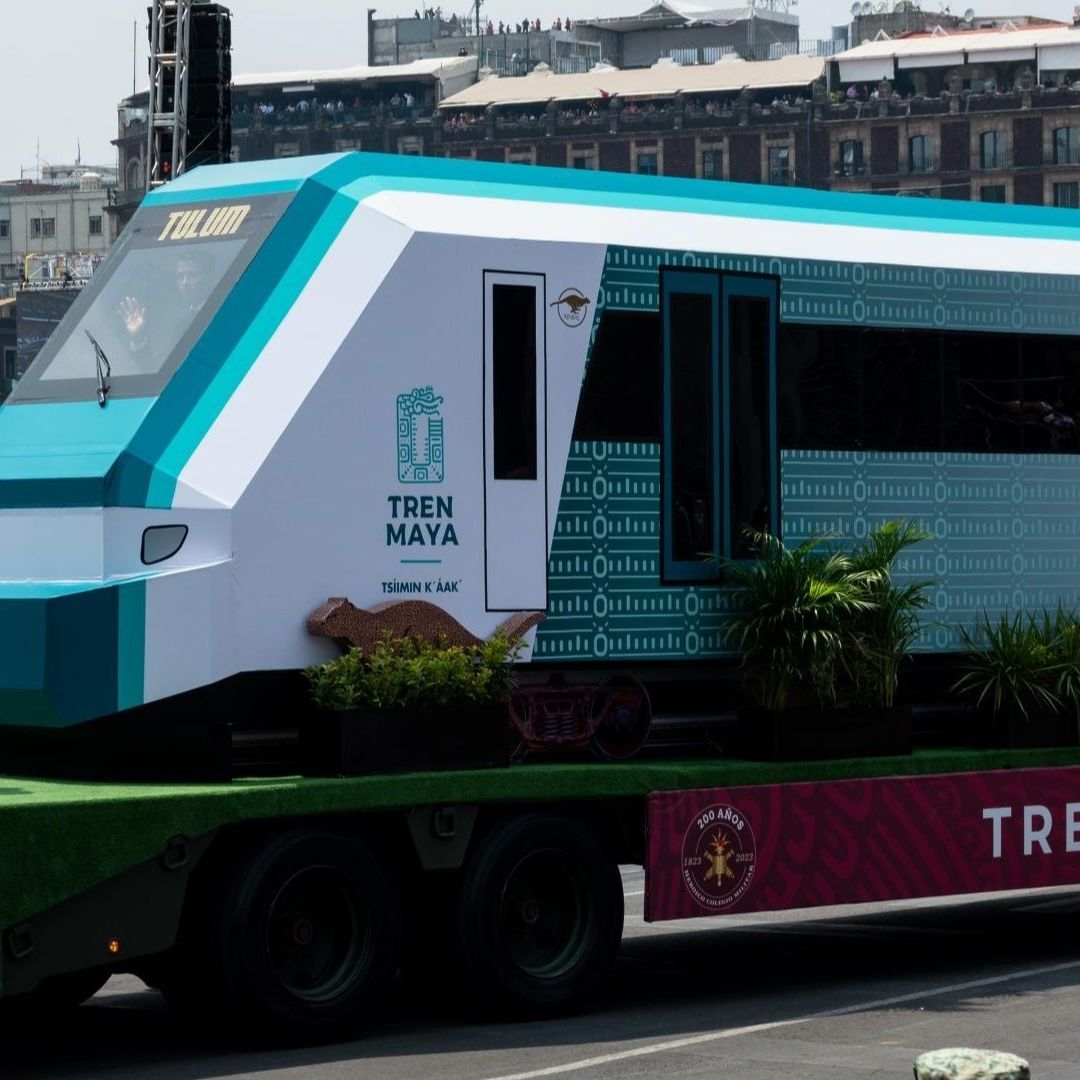 Un carro alegórico con motivo del Tren Maya participó en el desfile del 16 de septiembre 2023