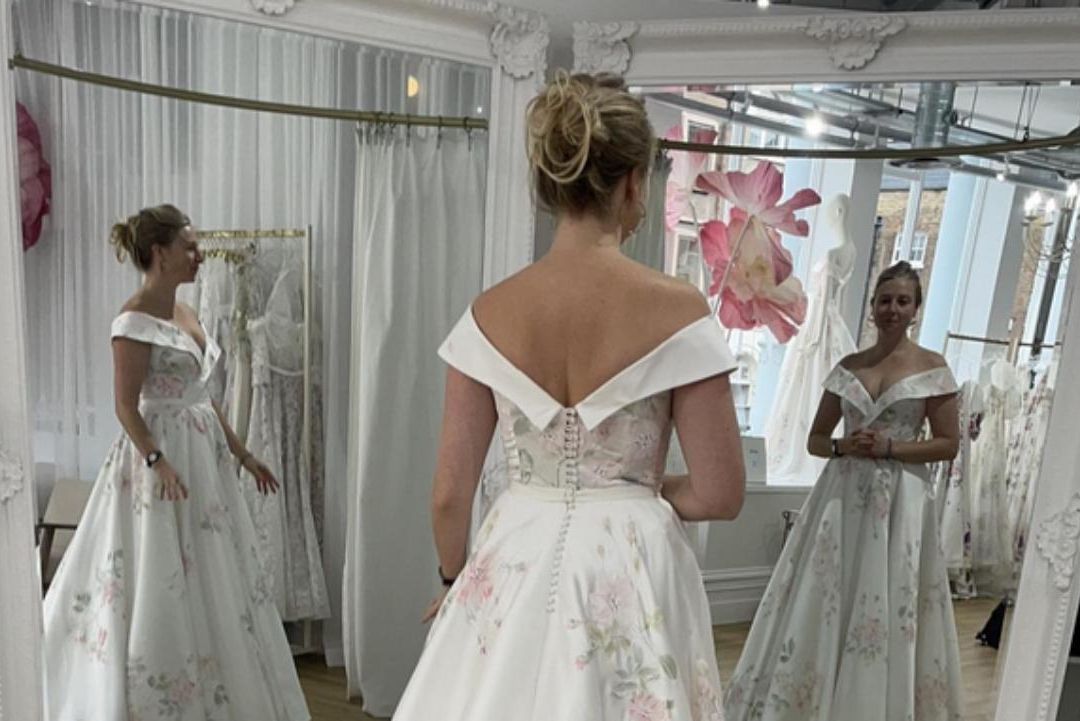 Fotografía de una novia en su vestido espanta a Internet