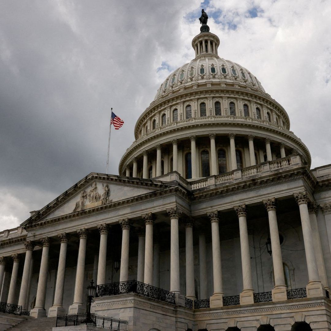 Arrestan a hombre con fusil AR-15 frente al Capitolio de EUA