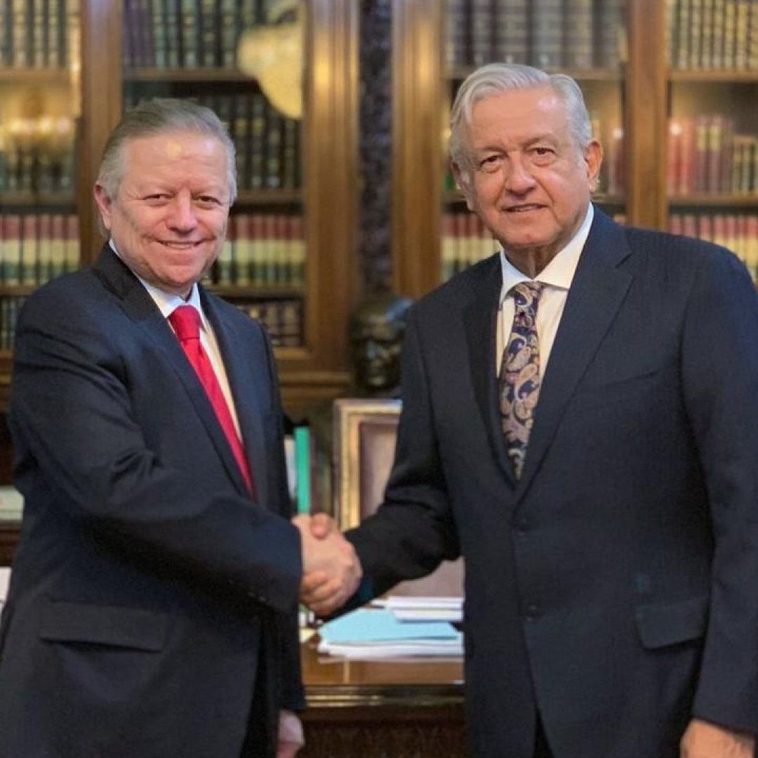 Andrés Manuel López Obrador y Arturo Zaldívar Lelo de Larrea en Palacio Nacional en abril de 2019.
