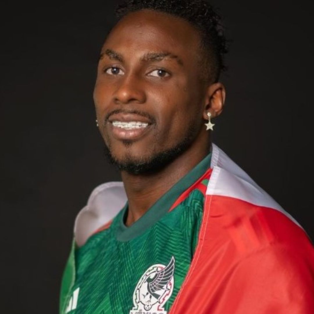 Julián Quiñones ya porta orgulloso la bandera de México. Foto: IG: miseleccionmx