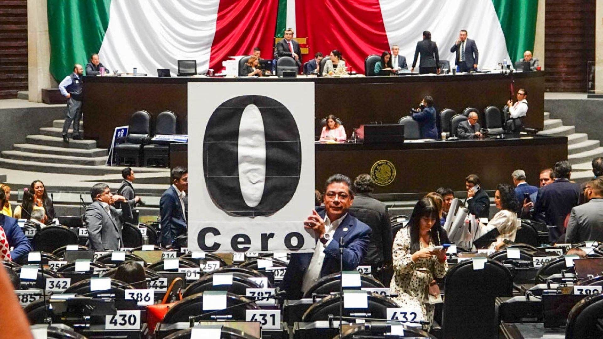 Diputados critican el rechazo a etiquetar recursos para reconstrucción de Acapulco.