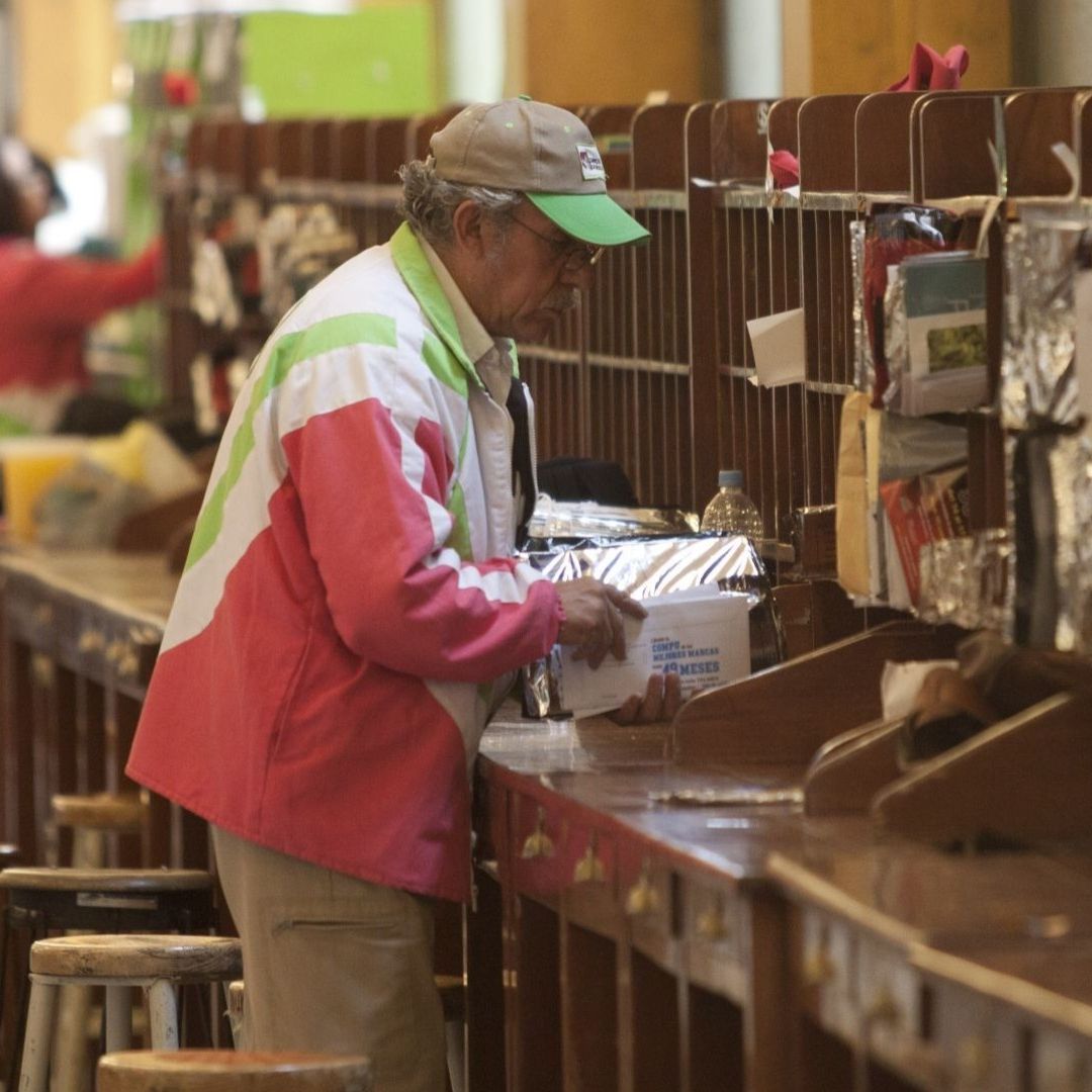 Dia del Cartero y Otras Efemérides del 12 de Noviembre en México