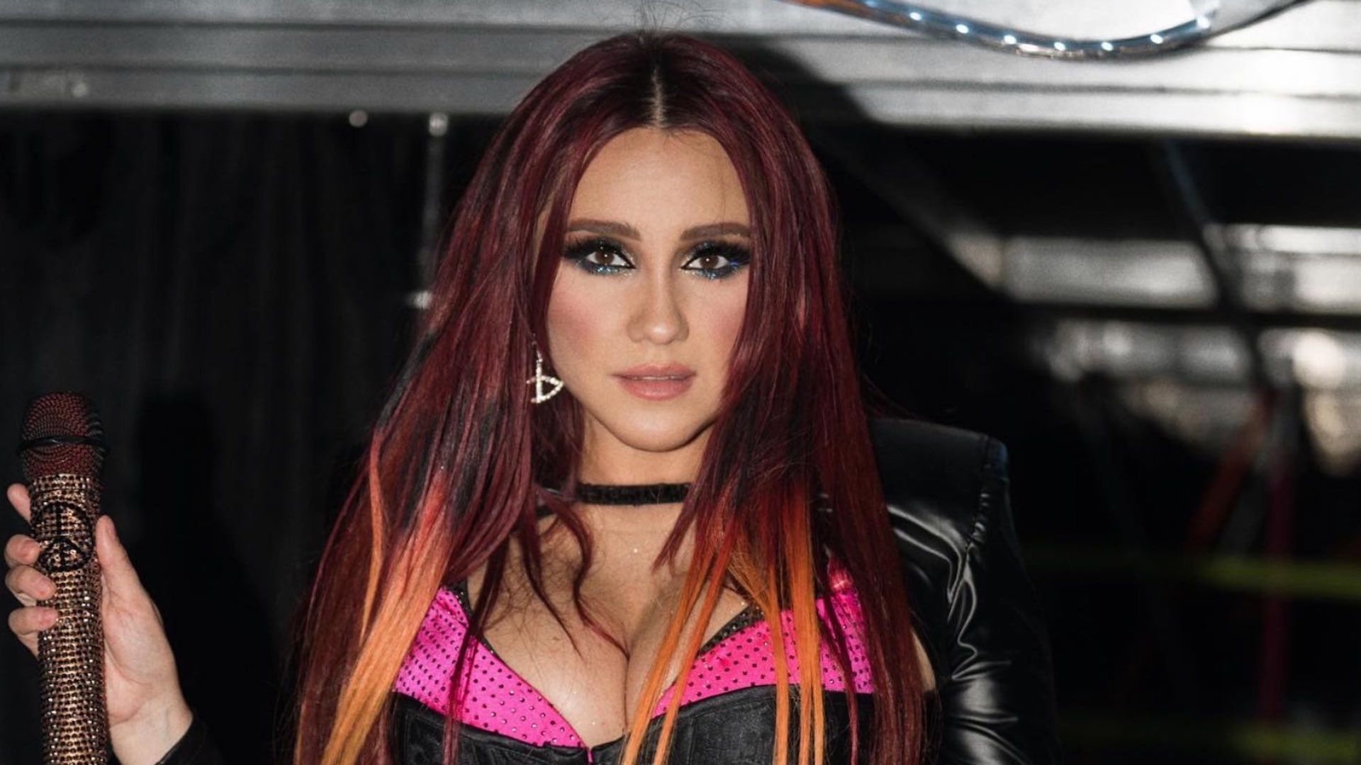 Dulce María avisa a sus fans de Brasil que está enferma