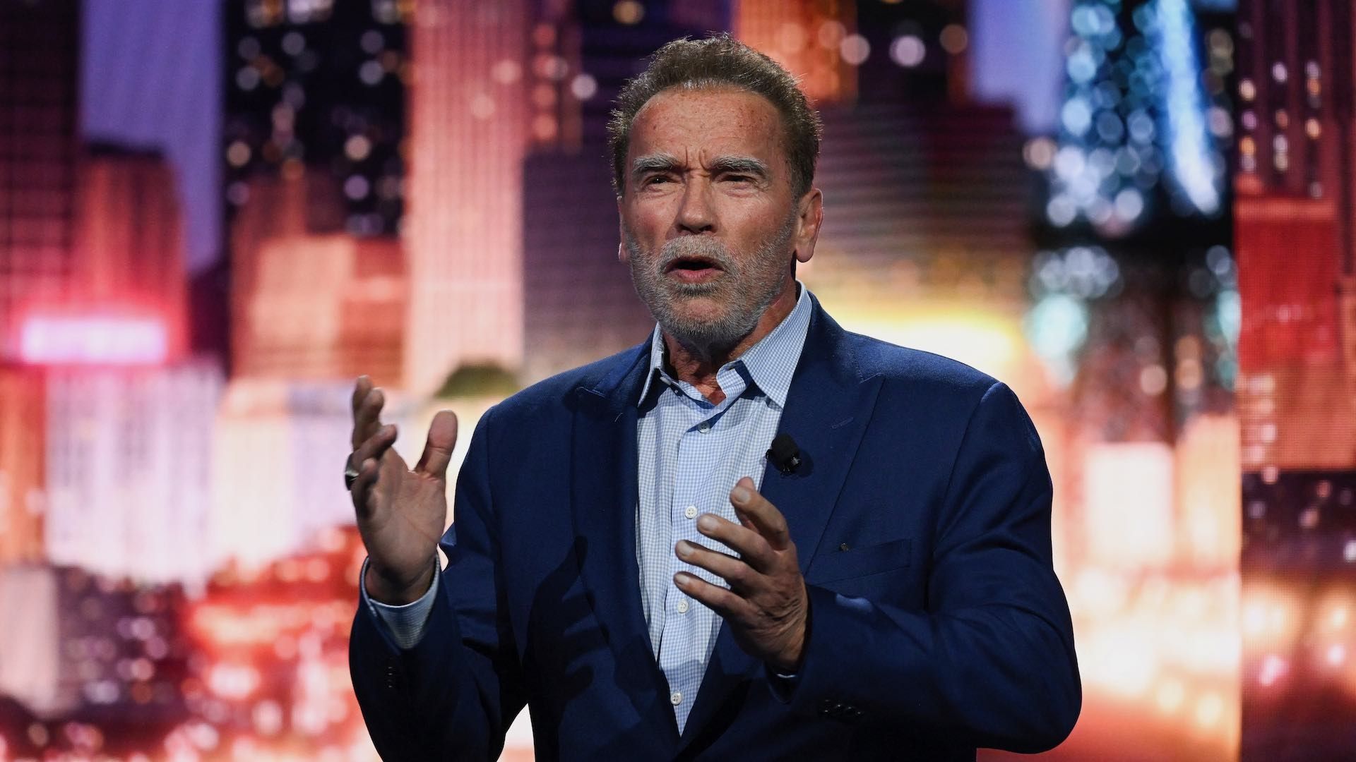 Fans se preguntan cuánto mide el escolta de Schwarzenegger