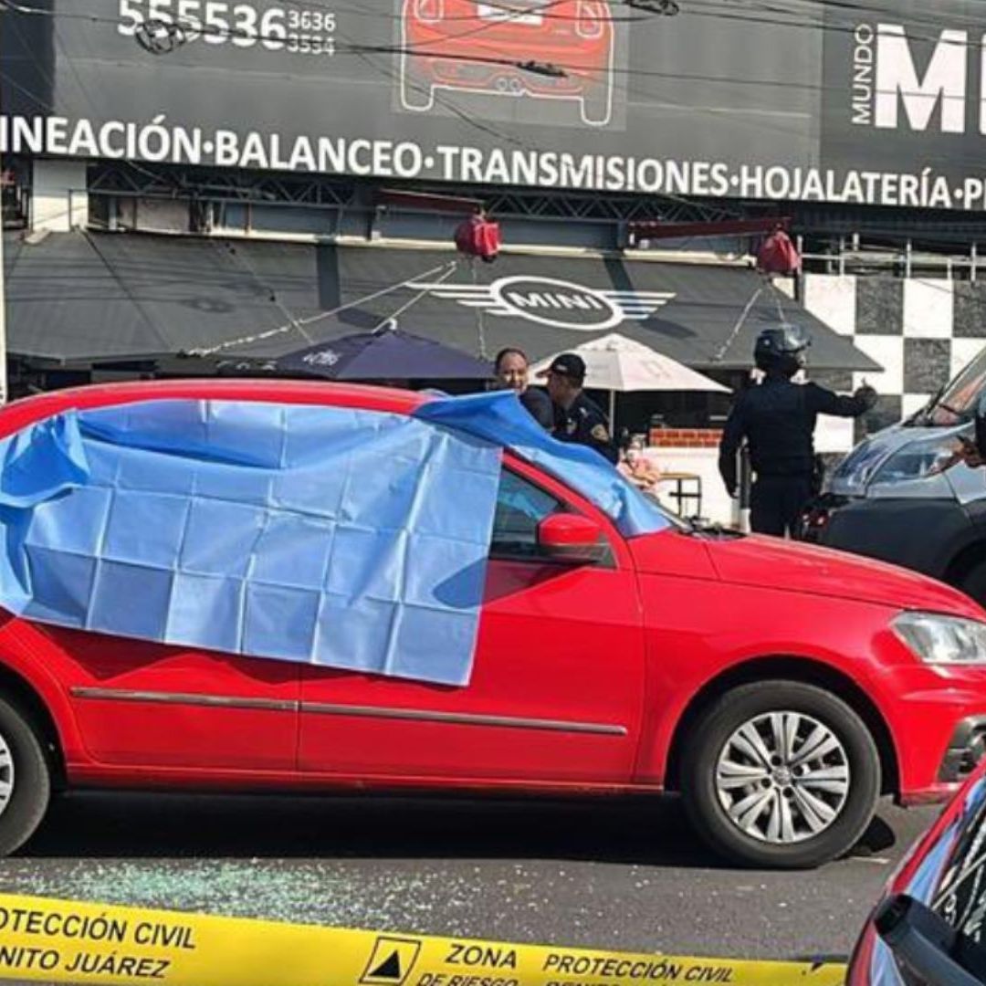 Autoridades acordonan zona donde asesinaron a un automovilista en la colonia Narvarte, CDMX