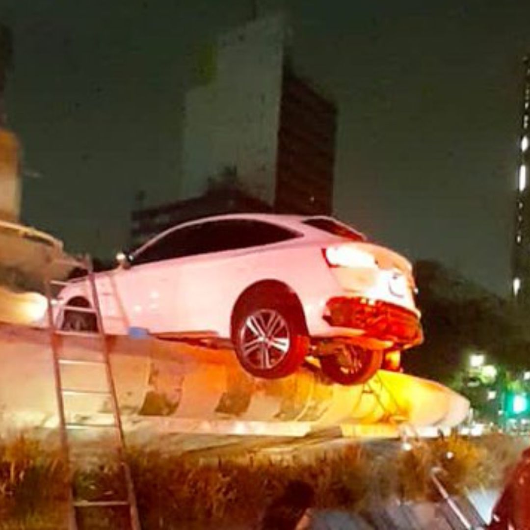 Por Crisis Nerviosa, Conductor Se Subió a la Glorieta de la Diana Cazadora