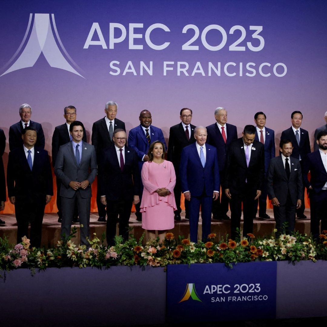 AMLO evita a Dina Boluarte durante foto de la APEC