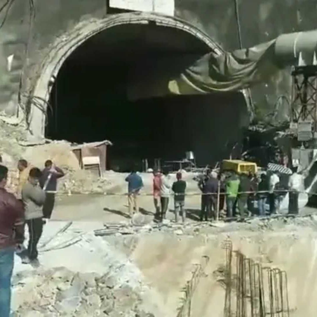 India suspende sescate de obreros atrapados en túnel