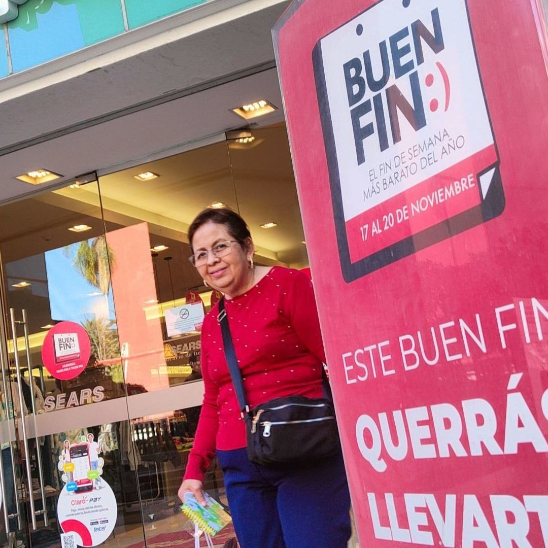 Personas compran aprovechando las ofertas del Buen Fin 2023