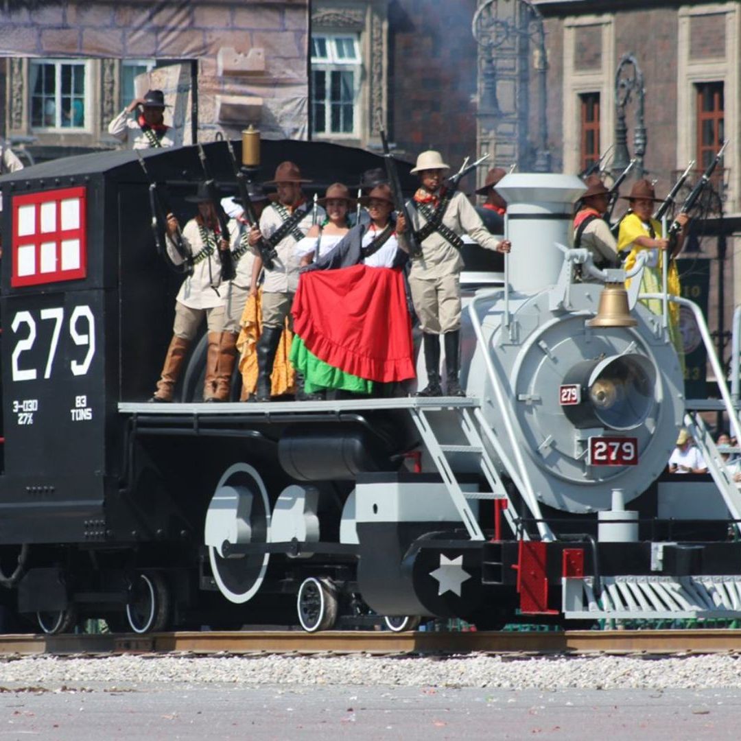 Durante el desfile, se destacó la importancia de los ferrocarriles durante la Revolución