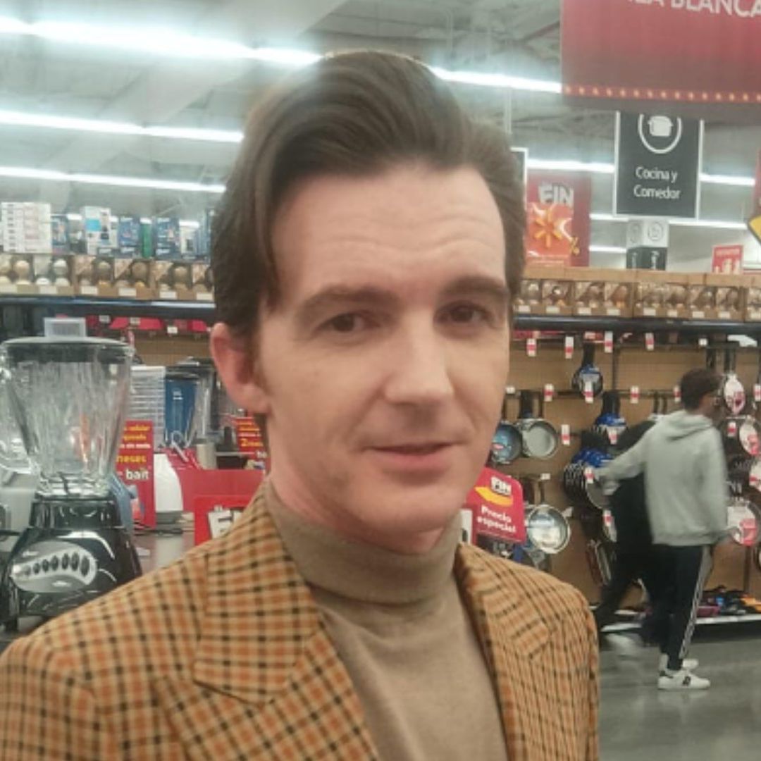 Drake Bell Disfruta del Buen Fin en Supermercado de Satélite, Estado de México
