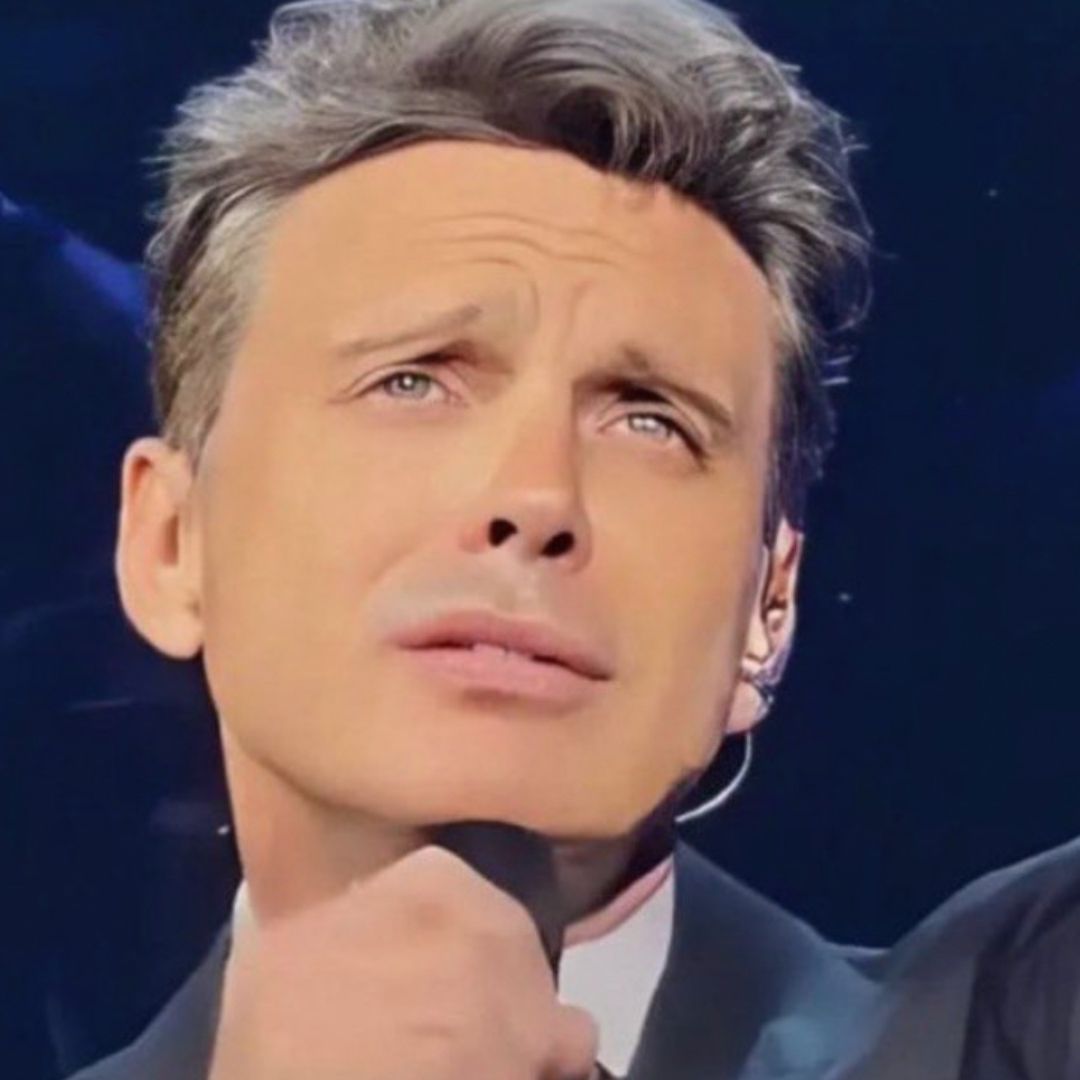 Luis Miguel Llora al Cantar ‘La incondicional’ en su Concierto en la Arena CDMX