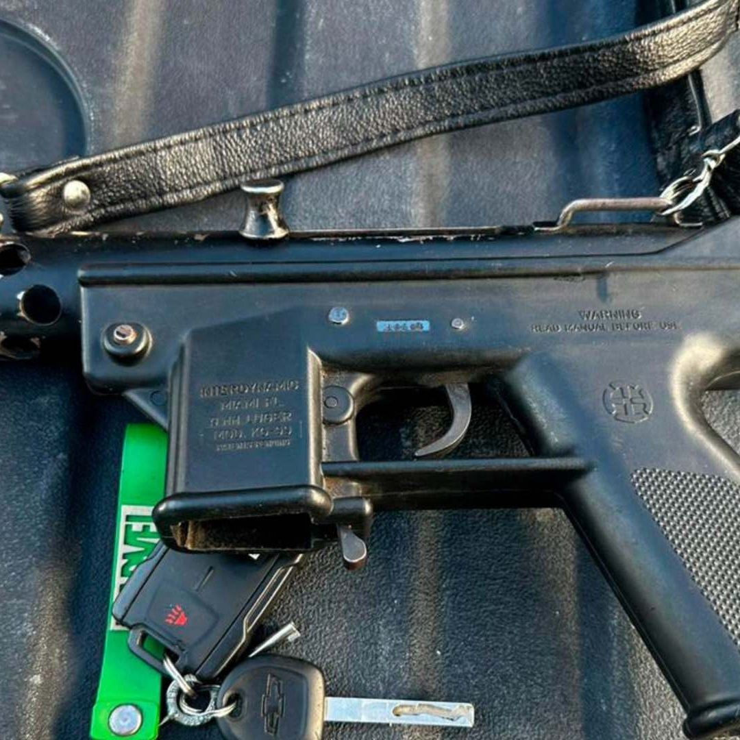 Detienen a Automovilista sin Placa en CDMX; le Aseguran Armas de Fuego y Cartuchos Útiles