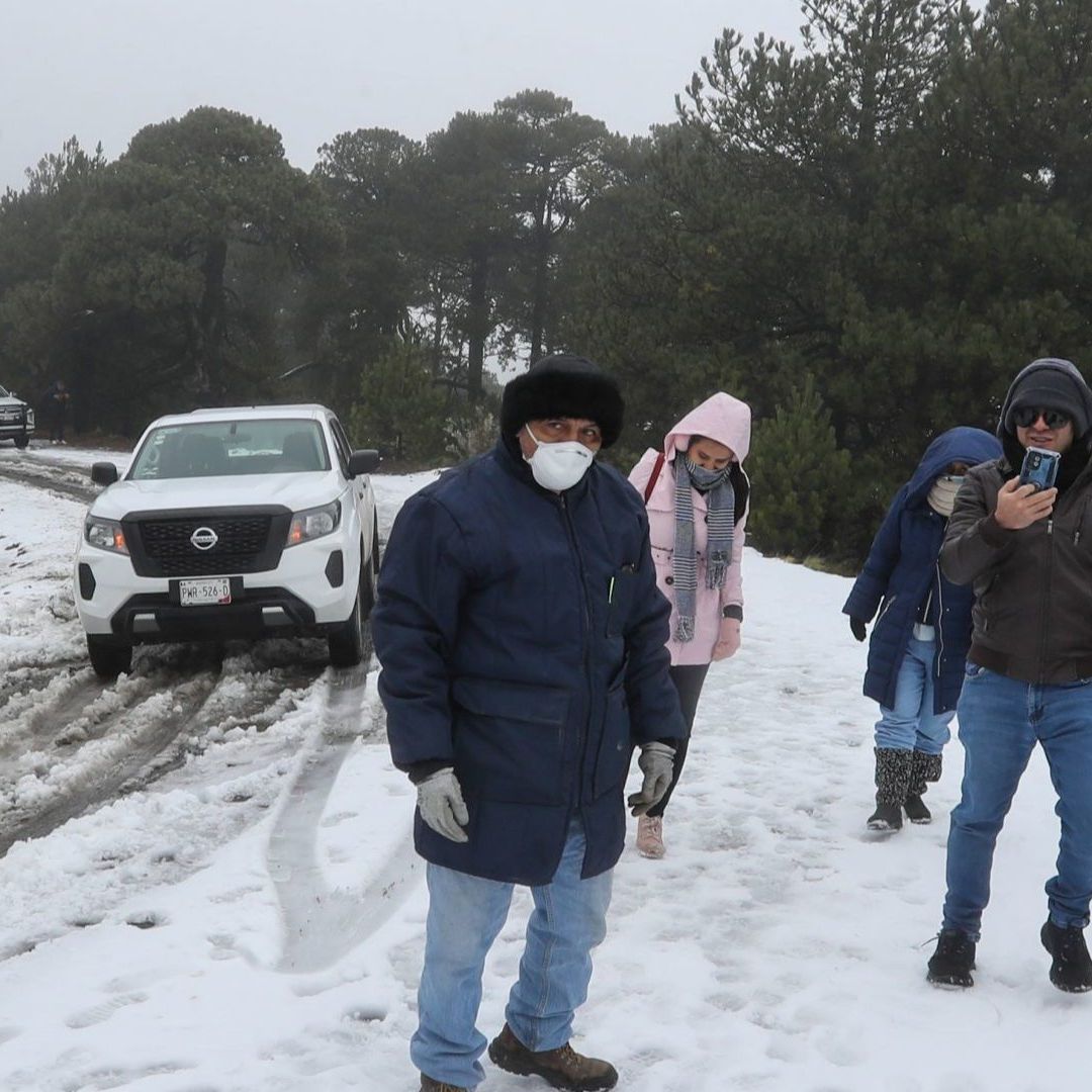 Nevada en el volcán Xinantécatl ante las bajas temperaturas que se han registrado en las últimas horas