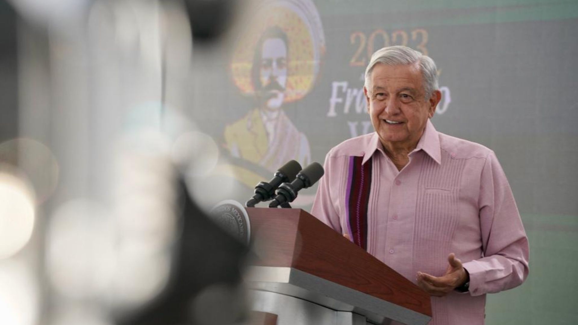 El presidente López Obrador en conferencia mañanera desde Oaxaca.