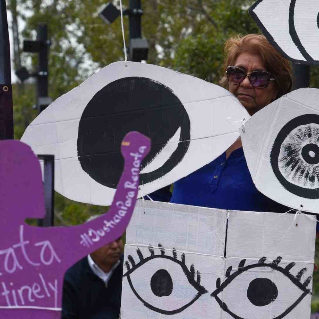 Mujeres protestan por la reducción de penas a perpetradores de violencia feminicida