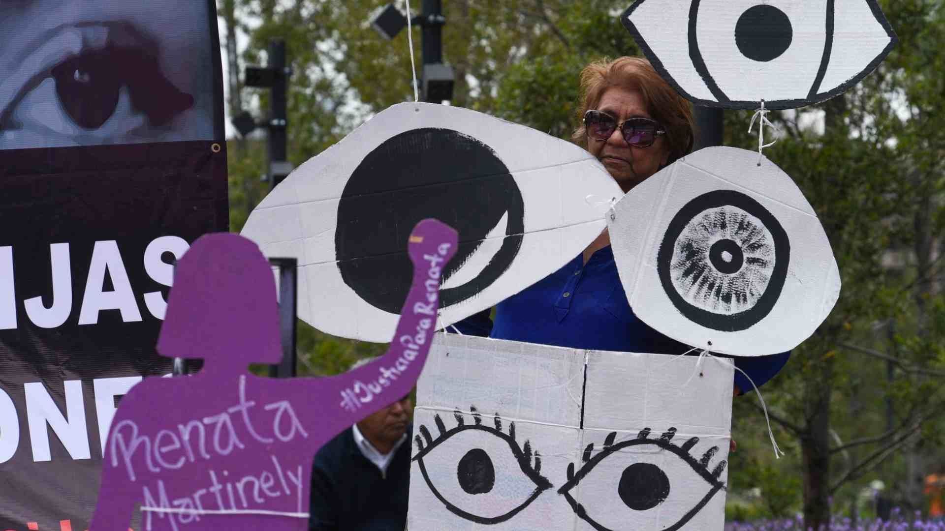Mujeres protestan por la reducción de penas a perpetradores de violencia feminicida