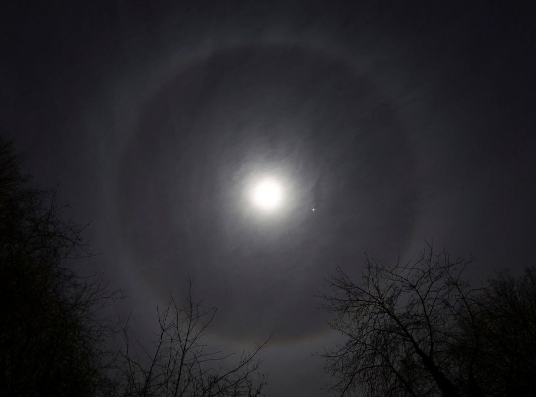 Los mexicanos pudieron disfrutar de la luna llena la cual contó con un halo, por lo que aquí te decimos su significado