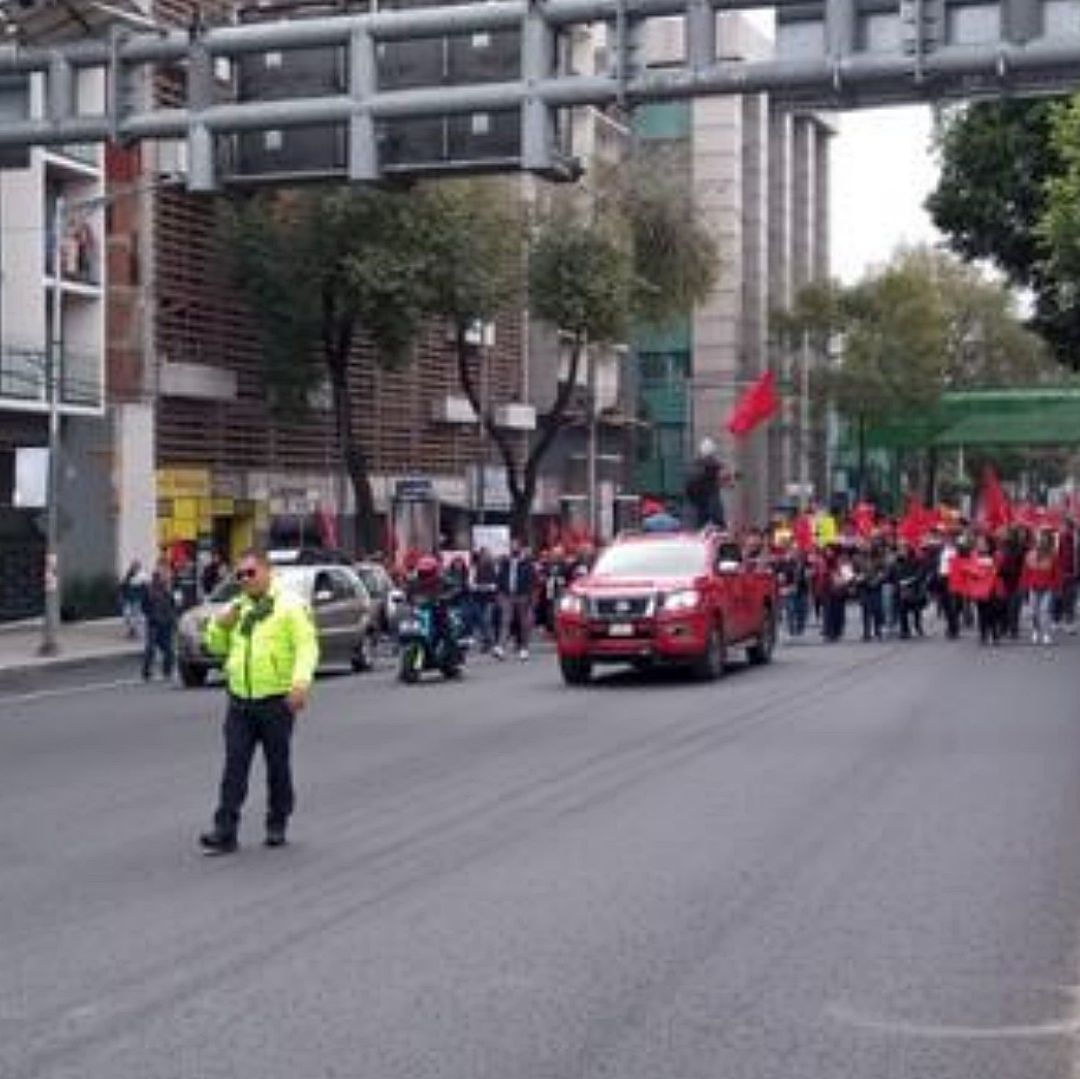 Protestan en el Centro Histórico miembros del sindicato del Bachilleres