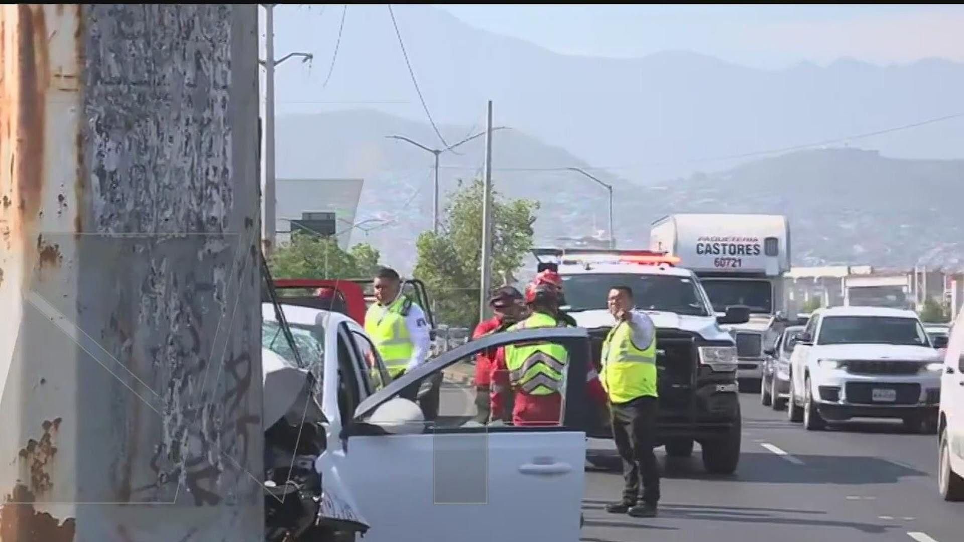 Muere Conductor Tras Chocar Contra Poste en Monterrey