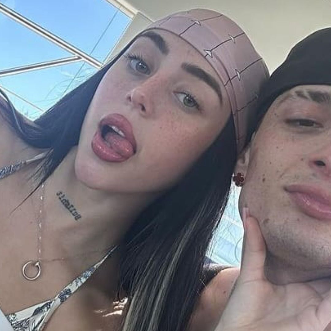 ¿Romance? Peso Pluma y Nicki Nicole se Van a la Playa Juntos
