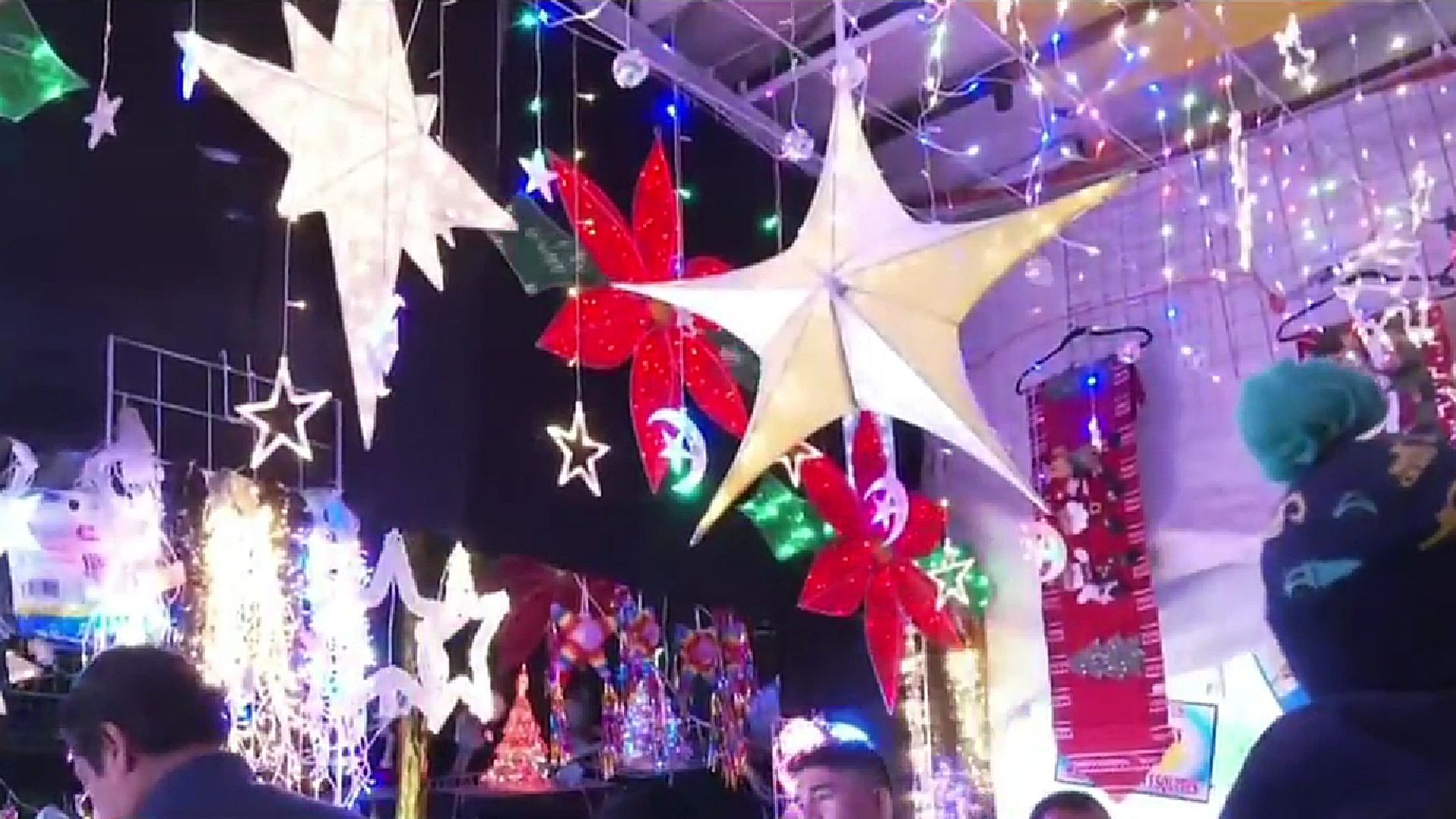 Comienza venta de artículos navideños en mercados nocturnos de CDMX