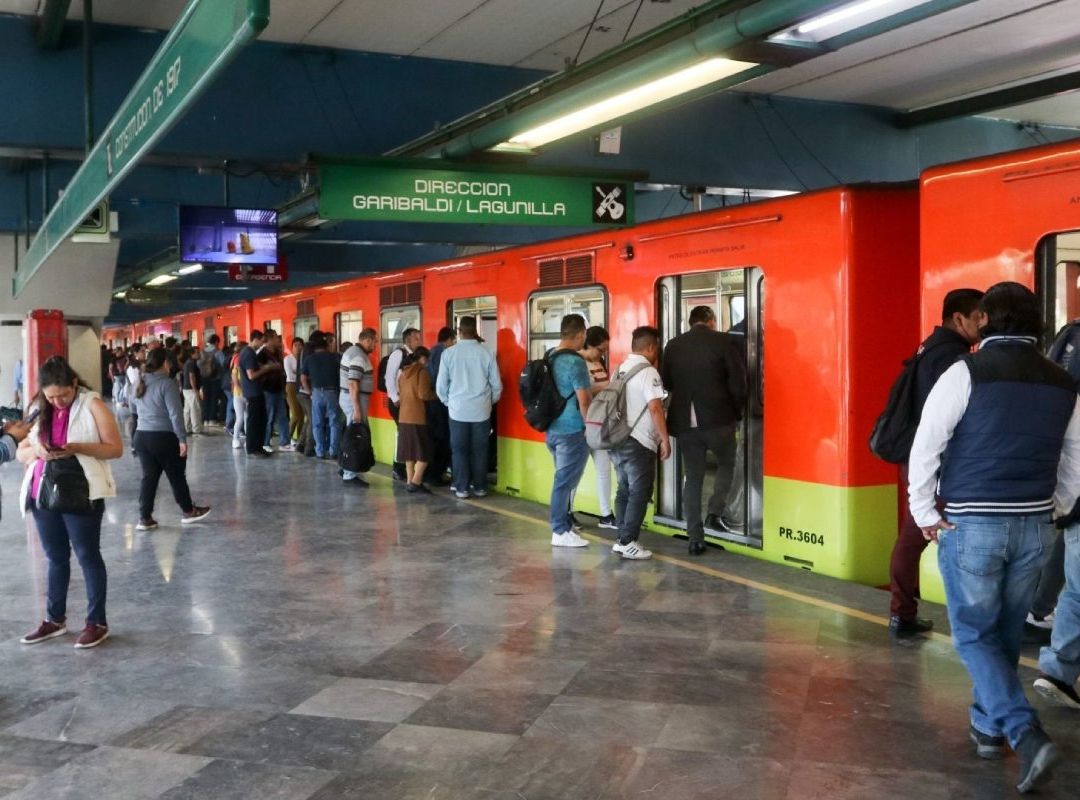 Policías de la SSC salvaron el día en la estación Constitución de 1917 de la Línea 8 del Metro CDMX