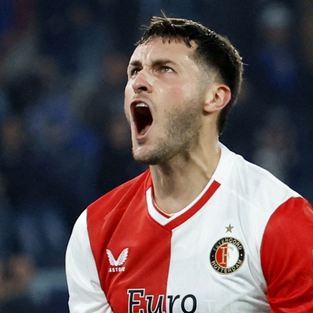 Santiago Giménez Marca 'Autogolazo' en la Champions