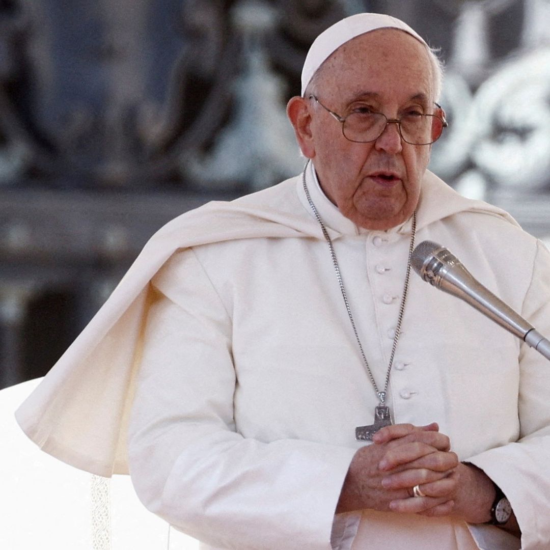 Papa despoja de privilegios a cardenal conservador