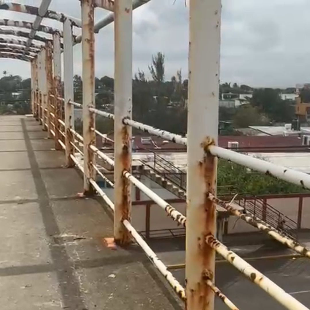 Piden cierre de puente peatonal en Coatzacoalcos